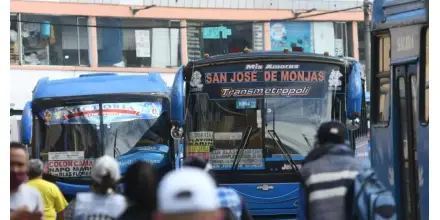 Transporte pesado presiona al Gobierno y advierte posible paralización