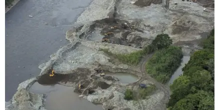 Fiscalía procesa a 60 personas por minería ilegal en Yutzupino, Napo