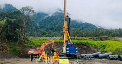 Maquinaria para combatir la erosión del río Coca llegó al país