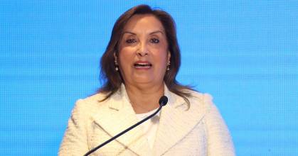 Boluarte acepta su destitución y abandona palacio presidencial sin destino conocido