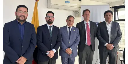 Solaris presenta avances de Warintza a autoridades del sector minero