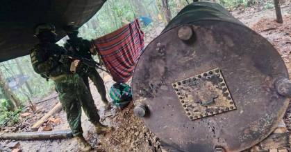 Las Fuerzas Armadas destruyeron refinería ilegal en Lago Agrio