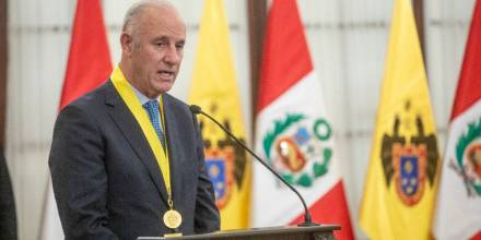 Ecuador condecoró a Javier González-Olaechea, excanciller de Perú