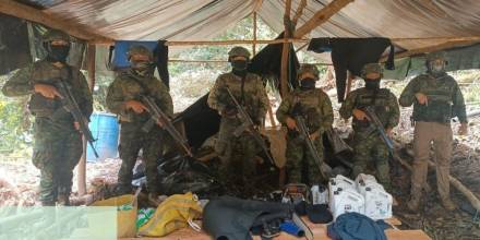 Operativo militar y policial deja seis detenidos por minería ilegal en Limón Indanza