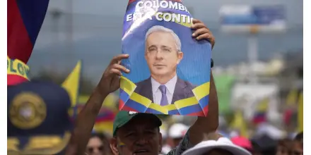 Colombia: Álvaro Uribe apeló su condena a 12 años de prisión domiciliaria