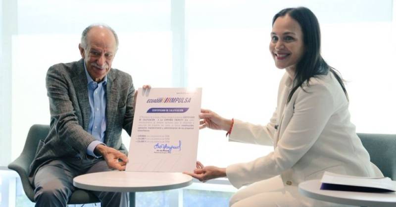 La ministra Inés Manzano entregó los certificados / Foto: cortesía Ministerio de Energía