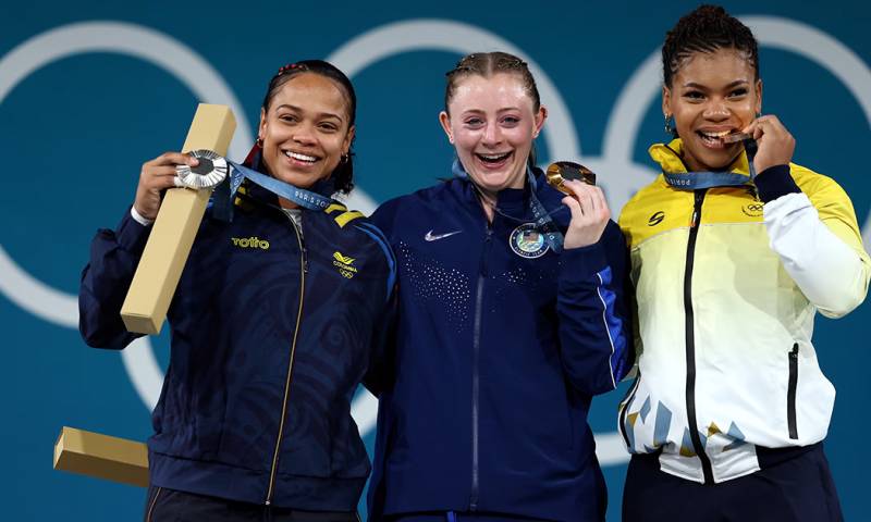 ¡Celebra Ecuador! La nacida en Pastaza se alzó con la medalla de bronce en levantamiento de pesas. Es la cuarta medalla de Ecuador en los Juegos París 2024./ Foto: cortesía