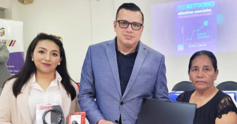 La entrega de kits tecnológicos es parte del programa de Reducción de la Brecha Digital / Foto: cortesía Ministerio de Educación
