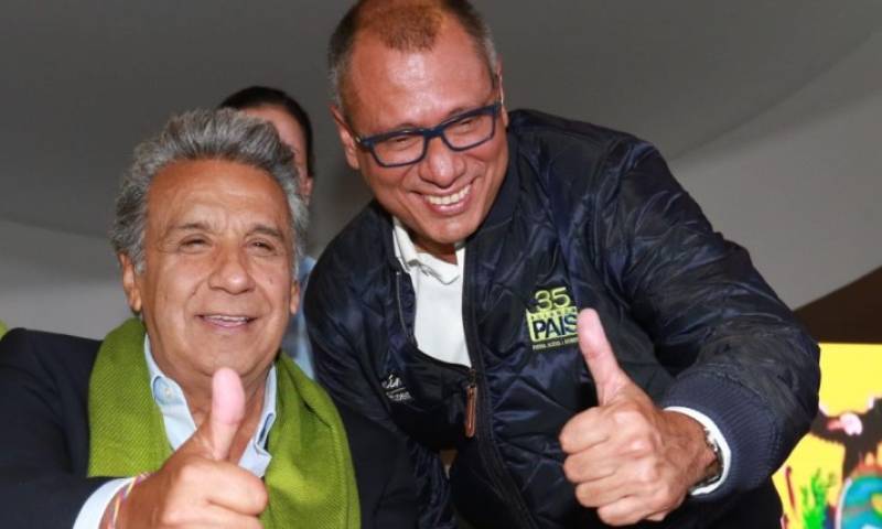 Lenín Moreno se presentó como el ganador de las elecciones en la Tribuna de los Shyris ante sus partidarios después de descalificar con dureza una de las encuestas que le otorgaba la victoria a su contrincante Guillermo Lasso. Foto: Expreso