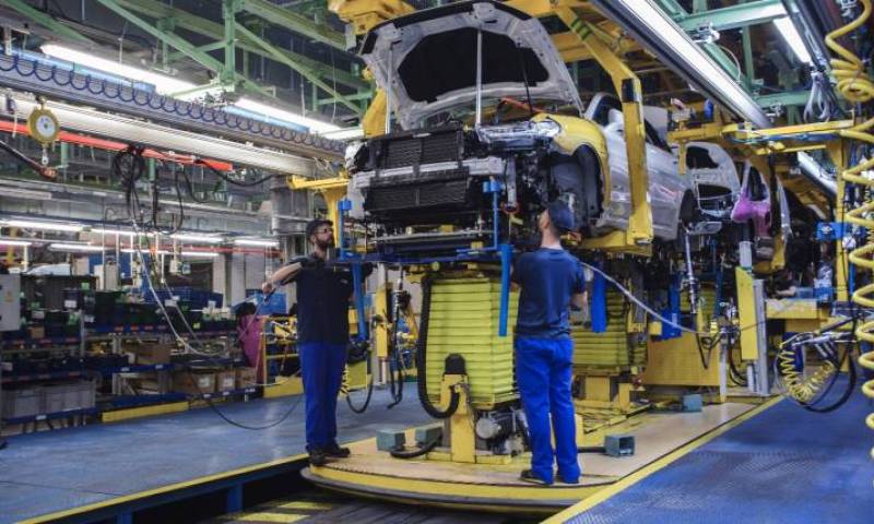El sector privado ha tenido dificultades para operar y competir con el sector público, dice el informe. Foto: Expreso