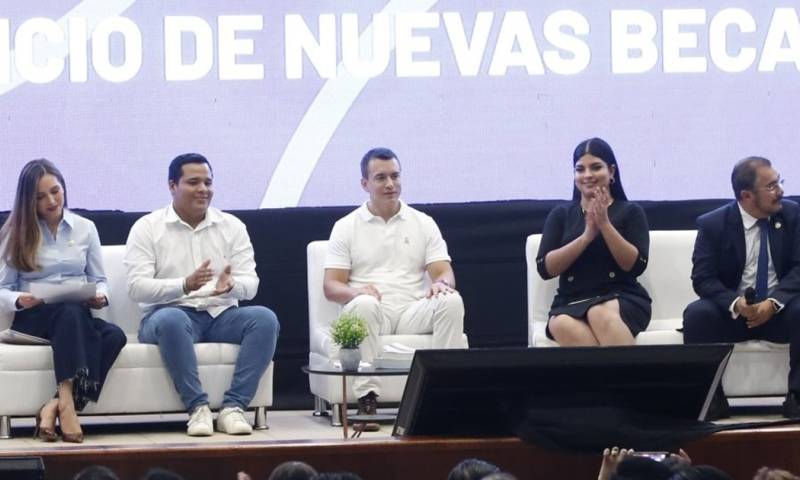 El presidente Noboa participó en un conversatorio en la Universidad Técnica de Machala / Foto: cortesía Presidencia