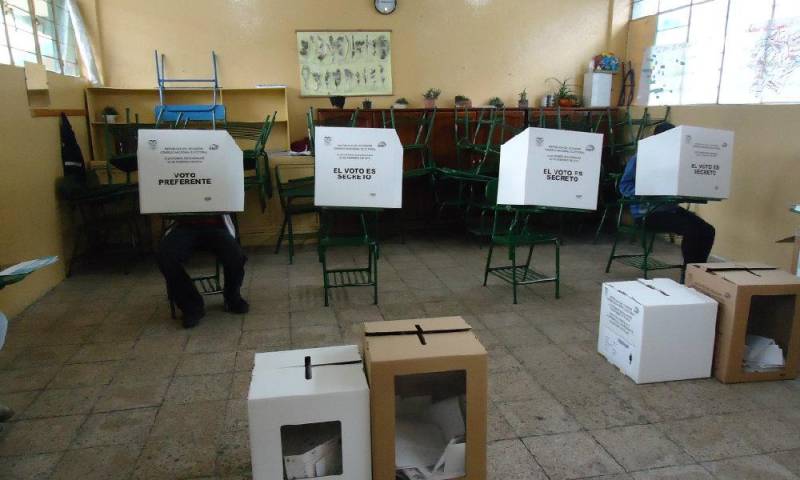 ACTO. El 19 de febrero la gente volverá a las urnas. 