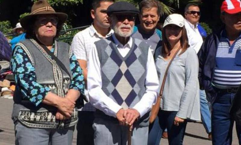 Julio César Trujillo (centro), presidente del Cpccs-transitorio, participó en la marcha del Día de los Trabajadores el 1 de mayo del 2019. Foto: El Comercio