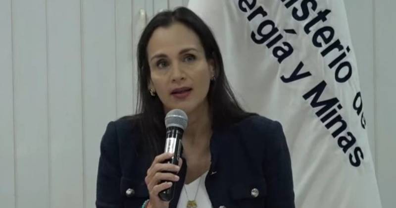 Inés Manzano pasó varios días en Esmeraldas verificando los impactos del derrame / Foto: cortesía Ministerio de Energía y Minas