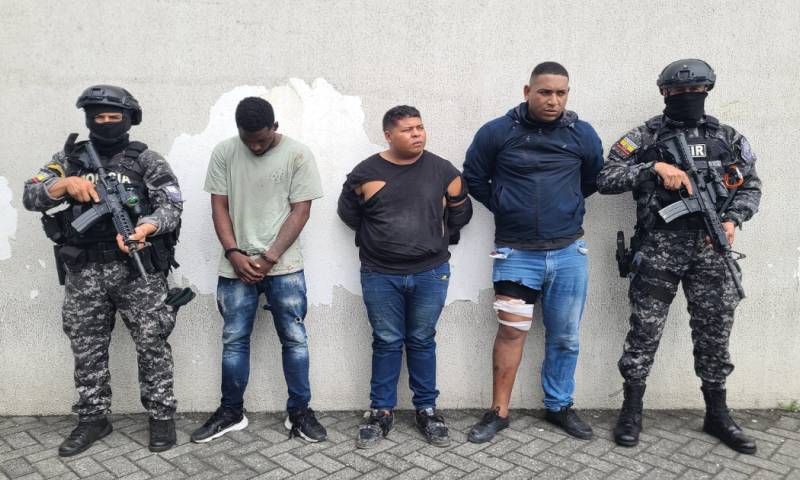 Los aprehendidos han sido identificados como Stiven R., José Ch., y Carlos M., quienes fueron puestos a órdenes de la autoridad competente / Foto: cortesía