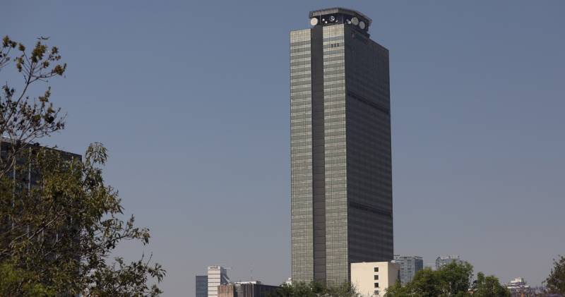 Fitch Ratings explicó en el reporte que México ha adoptado medidas legislativas que permiten a Pemex compartir un techo de deuda con la Secretaría de Hacienda y Crédito Público/ Foto: cortesía EFE