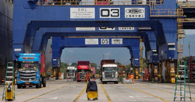 En los últimos años han tenido que instalar escáneres para detectar la droga que las bandas narcotraficantes intentan camuflar en productos / Foto: EFE