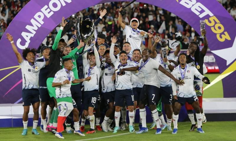 El cuadro universitario derrotó a Independiente del Valle en los penales / Foto: EFE