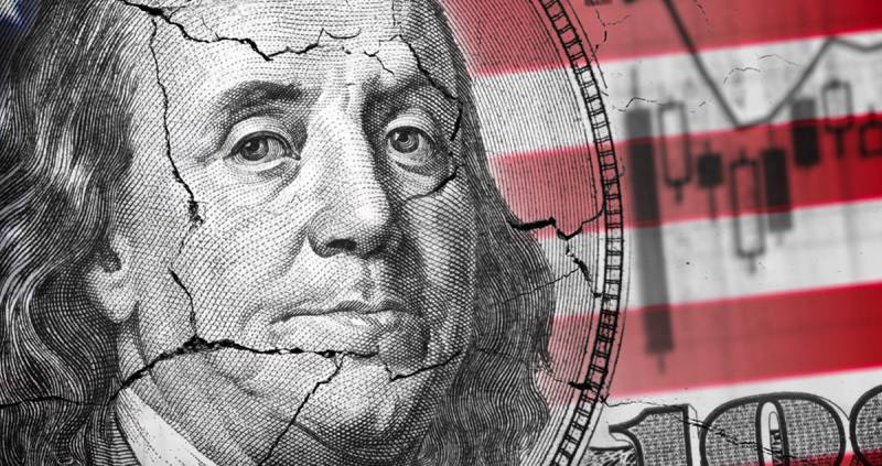 La divisa estadounidense cerró el día con un alza de +$19,63 pesos respecto a la jornada anterior (+0.51%) / Foto: Shutterstock