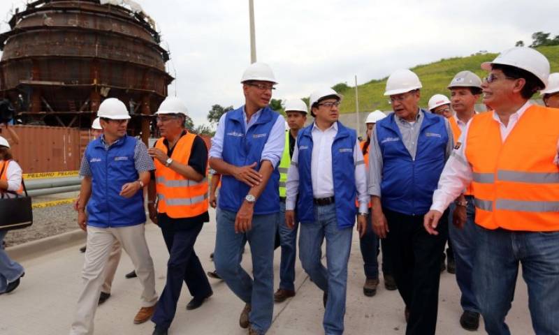 El vicepresidente sin funciones Jorge Glas recorre las obras del poliducto Pascuales-Cuenca, planificado y ejecutado durante el Gobierno anterior. El proyecto forma parte ahora de la investigación del caso Odebrecht, donde hay otras cuatro infraestructuras de los sectores estratégicos. Foto: Expreso
