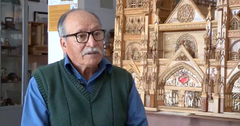 Tapia -nacido en Quito hace 73 años- inició en la carpintería a los 13, motivado por su padre para que aprendiera un oficio y apoyara al sustento del hogar/ Foto: cortesía