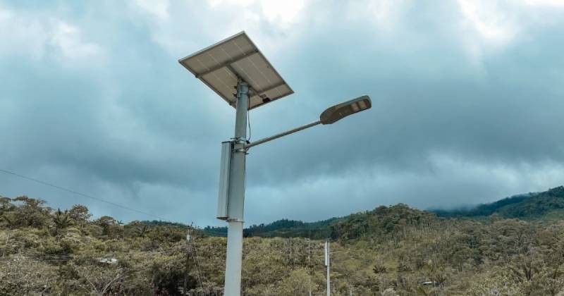 El plan contempla la instalación de 200 luminarias LED solares y 200 postes / Foto: cortesía MAE