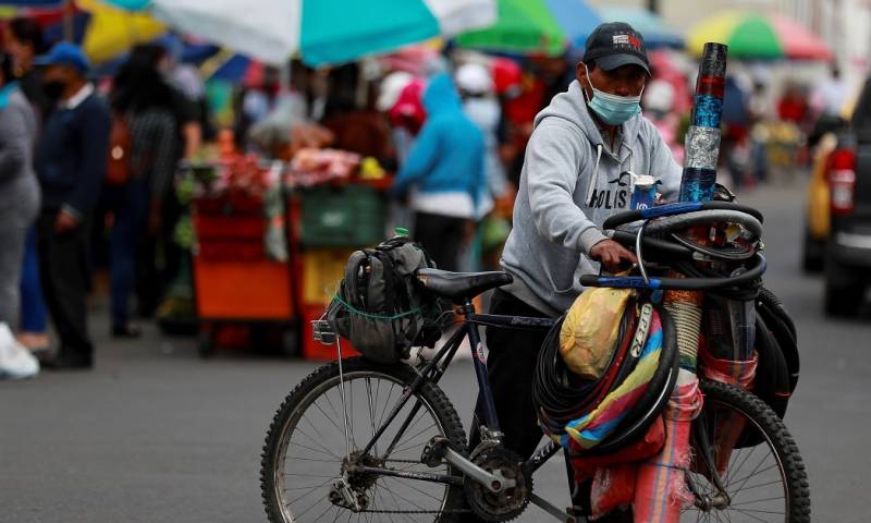 Ecuador reporta 127.643 positivos y 11.126 fallecidos por la COVID-19 / Foto: EFE