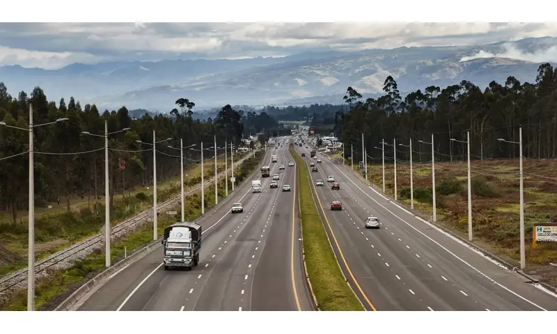 ¿Hasta qué hora es el Pico y placa en Quito? Desde las 6:00 hasta las 9:30 y de las 16:00 a las 20:00 / Foto: Shutterstock