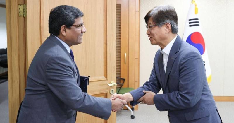 El ministro de Producción, Comercio Exterior e Inversiones, Luis Alberto Jaramillo, visitó Seúl / Foto: cortesía Ministerio de Produccion