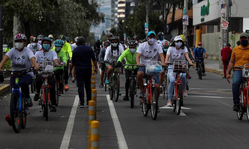 "Pedaleada por la paz" en Quito en homenaje a periodistas asesinados en 2018 / Foto: EFE