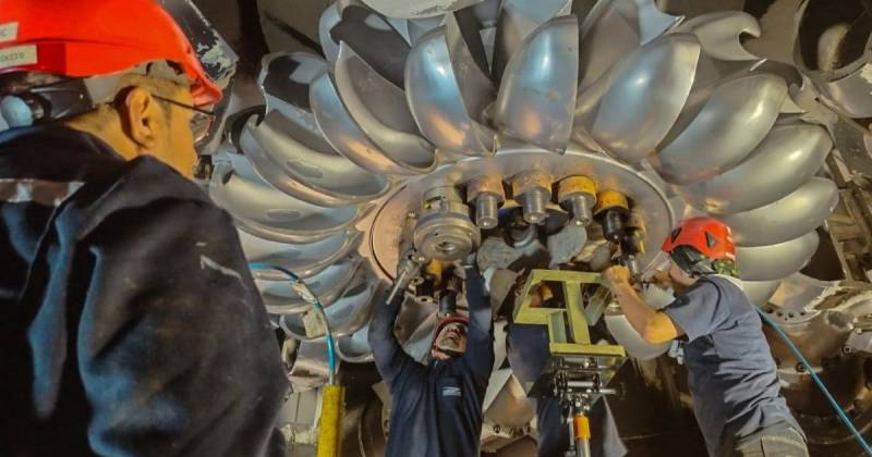 El mantenimiento de Delsitanisagua incluye intervenciones en el conjunto turbina–generador / Foto: cortesía Celec