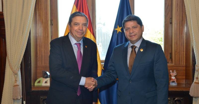 El acuerdo fue rubricado en Madrid por el ministro español de Agricultura, Pesca y Alimentación, Luis Planas, y su homólogo ecuatoriano, Danilo Palacios / Foto: cortesía Ministerio de Agricultura, Pesca y Alimentación de España 