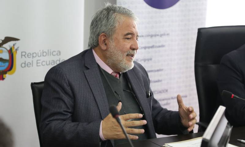 Renunció en momentos en que la Fiscalía investiga un supuesto entramado de corrupción en las empresas públicas del sector eléctrico / Foto: cortesía Luis Verdesoto
