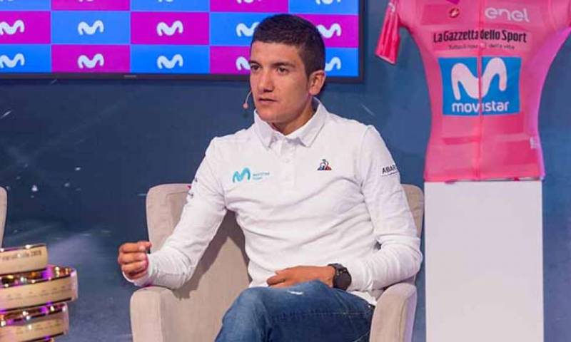 Cientos de aficionados al ciclismo estuvieron presentes en la llegada a Quito del ganador del título en la edición 102 del Giro de Italia, el ecuatoriano Richard Carapaz, para brindarle sus gritos de apoyo y agradecerle por el esfuerzo y la alegría brindados en una de las pruebas más importantes del mundo. Foto: El Telégrafo