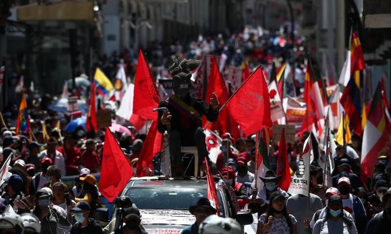 Masivas y pacíficas marchas conjugan diversos reclamos al Gobierno ecuatoriano / Foto: EFE