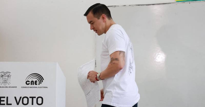 Las cuatro preguntas fueron ampliamente rechazadas por la población / Foto: EFE 