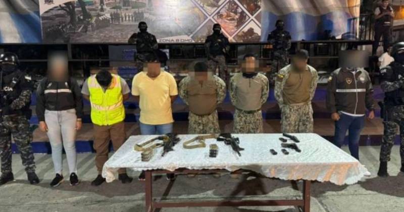 Dentro del contenedor encontraron ocultos doce sacos de yute que tenían 432 bloques con droga / Foto: cortesía