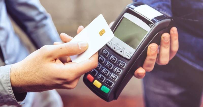 El 60 % de la población adulta tiene una tarjeta de débito, pero apenas el 32 % la usa con frecuencia / Foto: cortesía BBVA