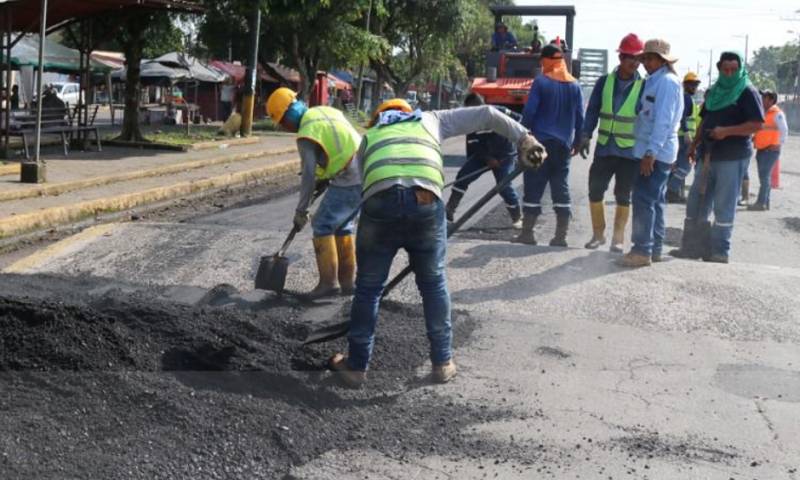 Mantenimiento vial en Orellana registra avance del 70 % - Foto cortesía Ministerio de Obras Públicas