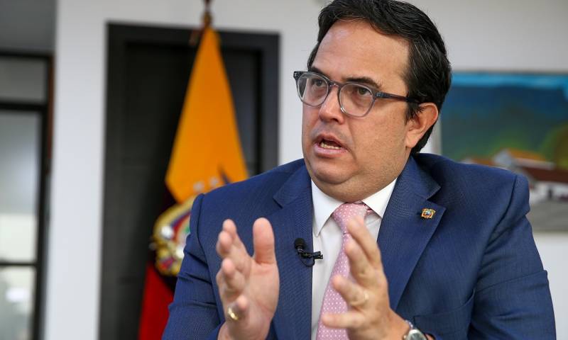El ministro afirmó que las moratorias establecidas para concesiones mineras y petroleras no afectarán los planes del Gobierno / Foto: EFE