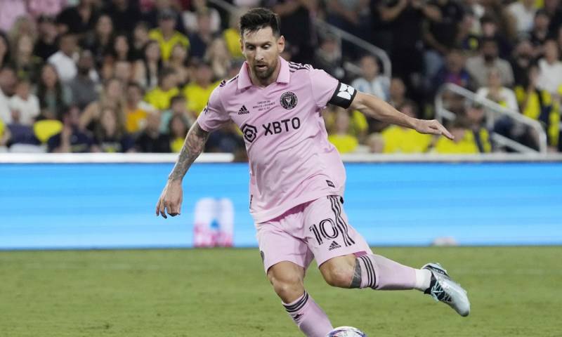 El conjunto de rosa optará a su segundo trofeo tras darle la vuelta a un partido que iba perdiendo por 2-0, con un gol en el minuto 97 de Leonardo Campana / Foto: EFE