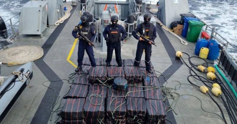Durante un patrullaje de rutina se detectó una embarcación no identificada que, al percatarse de la presencia militar emprendió una fuga evasiva/ Foto: cortesía Armada
