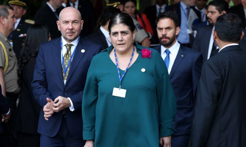 "La ministra del Interior debería atacar a las mafias en vez de defenderse ante ellas", subrayó Noboa / Foto: EFE