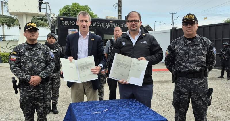 La firma se llevó a cabo en el Puerto Marítimo de Contecom / Foto: cortesía Ministerio del Interior