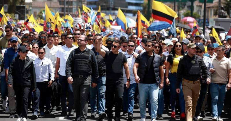 Noboa se unió a la multitud desde el Palacio de Carondelet / Foto: cortesía Daniel Noboa