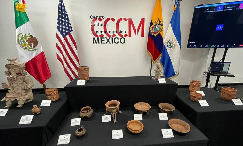 En el conjunto de obra se encontraban 12 piezas originarias de culturas de El Salvador y 3 piezas de Ecuador / Foto: EFE