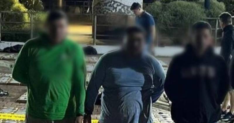 Tres hombres de nacionalidad ecuatoriana que estaban en la lancha fueron detenidos / Foto: cortesía Policía Nacional