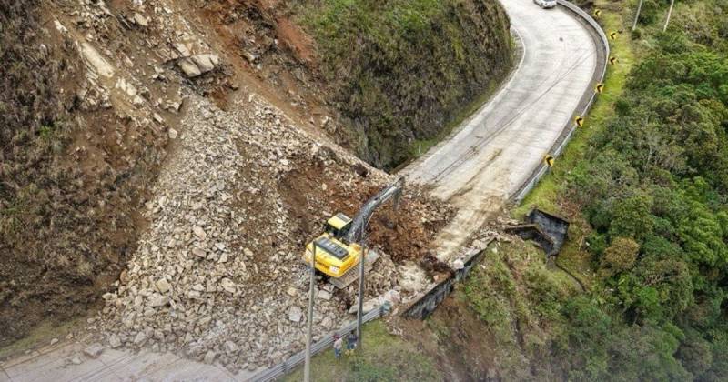 Más de 20 tramos de la carretera Loja-Zamora han sido afectados por deslizamientos y pérdida de calzada / Foto: cortesía MTOP
