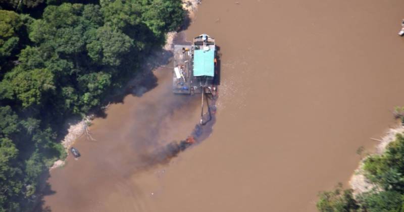 El reporte destaca que se detectaron 29 puntos de extracción en el río Puré / Foto: cortesía Fuerza Aérea de Colombia