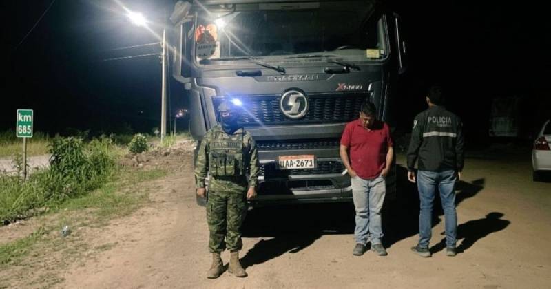 Las autoridades constataron que no contaba con las guías de transporte requeridas / Foto: cortesía Ejército ecuatoriano